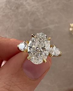 Lab Grown Oval Diamond Trilogy Ring: 14k Gold Pear Side Stones - Image 6