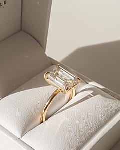 IGI Certified Emerald Cut Lab Grown Diamond Ring: Solitaire Engagement Ring - Image 4