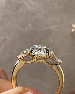 Lab Grown Oval Diamond Trilogy Ring: 14k Gold Pear Side Stones - Image 8